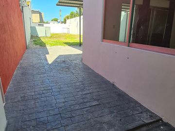 CASA RESIDENCIAL EN VENTA, AMPLIO TERRENO. CARMEN, CAMPECHE