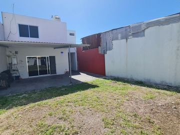 CASA RESIDENCIAL EN VENTA, AMPLIO TERRENO. CARMEN, CAMPECHE