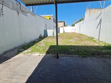 CASA RESIDENCIAL EN VENTA, AMPLIO TERRENO. CARMEN, CAMPECHE