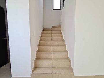 En venta casa de 4 recámaras en privada zona de Conkal