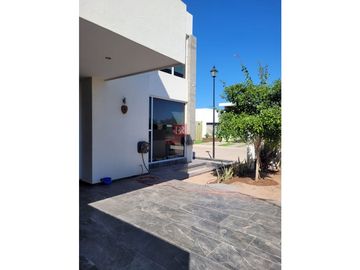 CASA EN VENTA EN PRIVADA BUENAVENTURA. CD. OBREGÓN, SONORA