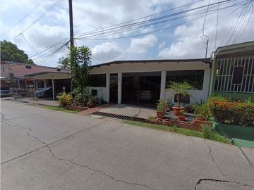 SE VENDE CASA EN LOS ANDES CON 205MT2 POR SOLO B/. 95,000