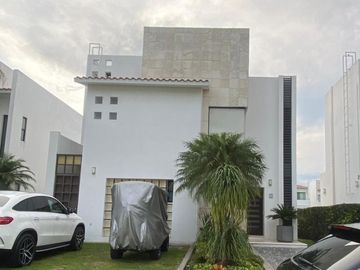 Hermosa casa  en Venta, Paraíso Country Club, Emiliano Zapata, Morelos.