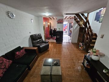 Oportunidad / Amplia Casa / Centro de Lampa / 5D+1B