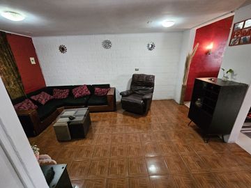 Oportunidad / Amplia Casa / Centro de Lampa / 5D+1B