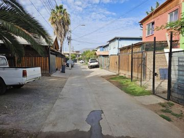 Oportunidad / Amplia Casa / Centro de Lampa / 5D+1B