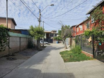 Oportunidad / Amplia Casa / Centro de Lampa / 5D+1B