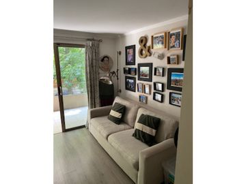 Amplio departamento con jardín privado en Vitacura
