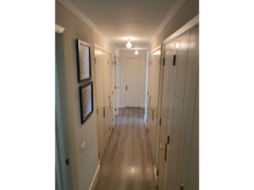 Amplio departamento con jardín privado en Vitacura