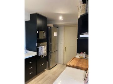 Amplio departamento con jardín privado en Vitacura