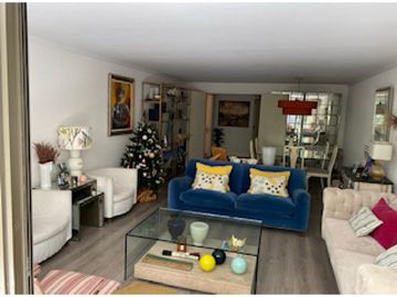 Amplio departamento con jardín privado en Vitacura