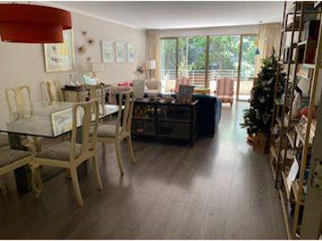 Amplio departamento con jardín privado en Vitacura