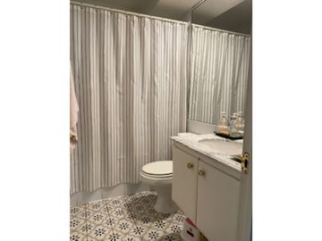 Amplio departamento con jardín privado en Vitacura