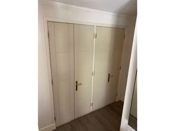 Amplio departamento con jardín privado en Vitacura