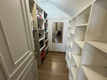 Casa de 3 Pisos 5D/2B Los Héroes Maipú