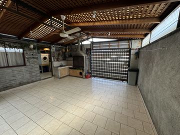 Casa de 3 Pisos 5D/2B Los Héroes Maipú