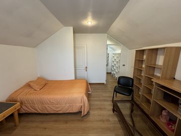 Casa de 3 Pisos 5D/2B Los Héroes Maipú