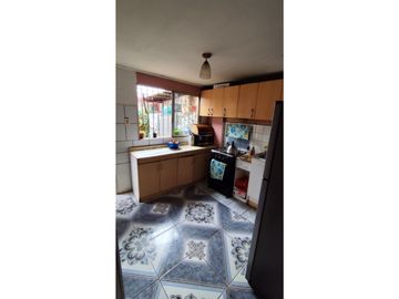 Oportunidad / Metro El Parrón/ 4d+1b+5e/ 1 Casa + Depto