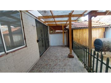 CASA REMODELADA EN SANTO TOMÁS (4D-4B) - QUILICURA