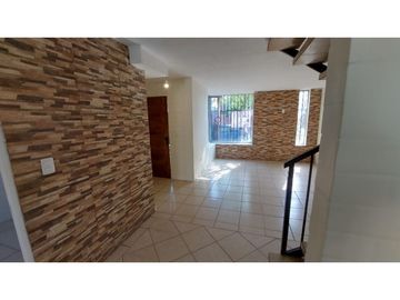 CASA REMODELADA EN SANTO TOMÁS (4D-4B) - QUILICURA
