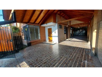 CASA REMODELADA EN SANTO TOMÁS (4D-4B) - QUILICURA