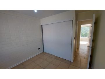 CASA REMODELADA EN SANTO TOMÁS (4D-4B) - QUILICURA