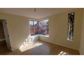 CASA REMODELADA EN SANTO TOMÁS (4D-4B) - QUILICURA