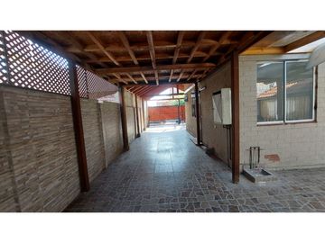 CASA REMODELADA EN SANTO TOMÁS (4D-4B) - QUILICURA