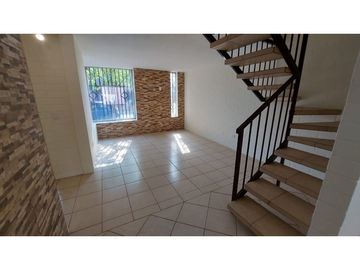 CASA REMODELADA EN SANTO TOMÁS (4D-4B) - QUILICURA
