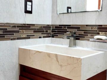 Casa en Venta en Puerta Real, Estacionamiento para 4 Autos, 3 Recámaras.