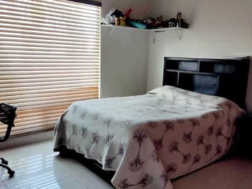 Casa en Venta en Puerta Real, Estacionamiento para 4 Autos, 3 Recámaras.