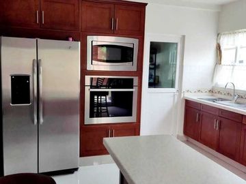 Casa en Venta en Puerta Real, Estacionamiento para 4 Autos, 3 Recámaras.