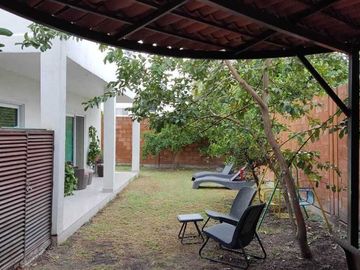 Casa en Venta en Puerta Real, Estacionamiento para 4 Autos, 3 Recámaras.