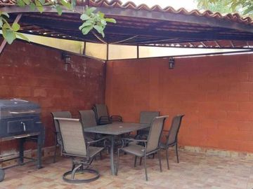 Casa en Venta en Puerta Real, Estacionamiento para 4 Autos, 3 Recámaras.