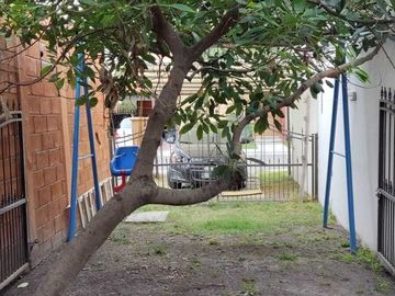Casa en Venta en Puerta Real, Estacionamiento para 4 Autos, 3 Recámaras.