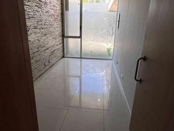 Casa en venta - 4 Dormitorios 2 Baños 2 Cocheras - Neuquén