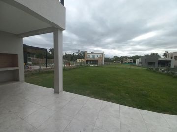 CASA A ESTRENAR EN BARRIO SAN PABLO, PILAR! EXCELENTE CALIDAD DE CONSTRUCCION!