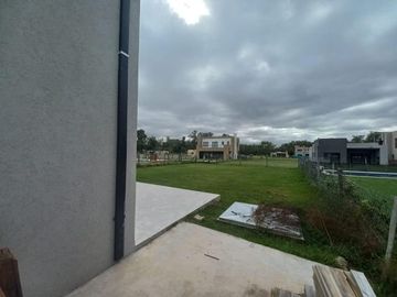 CASA A ESTRENAR EN BARRIO SAN PABLO, PILAR! EXCELENTE CALIDAD DE CONSTRUCCION!