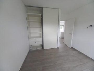 CASA A ESTRENAR EN BARRIO SAN PABLO, PILAR! EXCELENTE CALIDAD DE CONSTRUCCION!