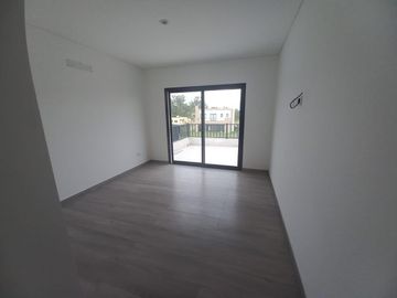 CASA A ESTRENAR EN BARRIO SAN PABLO, PILAR! EXCELENTE CALIDAD DE CONSTRUCCION!