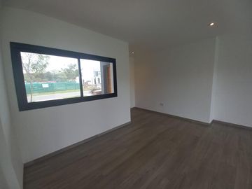 CASA A ESTRENAR EN BARRIO SAN PABLO, PILAR! EXCELENTE CALIDAD DE CONSTRUCCION!