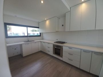 CASA A ESTRENAR EN BARRIO SAN PABLO, PILAR! EXCELENTE CALIDAD DE CONSTRUCCION!