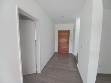CASA A ESTRENAR EN BARRIO SAN PABLO, PILAR! EXCELENTE CALIDAD DE CONSTRUCCION!