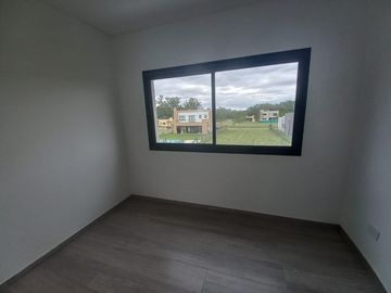 CASA A ESTRENAR EN BARRIO SAN PABLO, PILAR! EXCELENTE CALIDAD DE CONSTRUCCION!