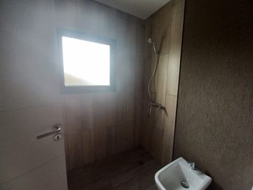 CASA A ESTRENAR EN BARRIO SAN PABLO, PILAR! EXCELENTE CALIDAD DE CONSTRUCCION!