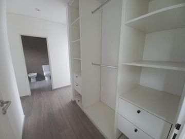 CASA A ESTRENAR EN BARRIO SAN PABLO, PILAR! EXCELENTE CALIDAD DE CONSTRUCCION!