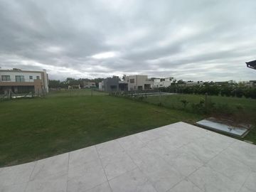 CASA A ESTRENAR EN BARRIO SAN PABLO, PILAR! EXCELENTE CALIDAD DE CONSTRUCCION!