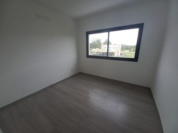 CASA A ESTRENAR EN BARRIO SAN PABLO, PILAR! EXCELENTE CALIDAD DE CONSTRUCCION!