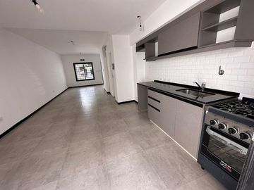 duplex de 3 ambientes con cochera y patio en Lomas de Zamora
