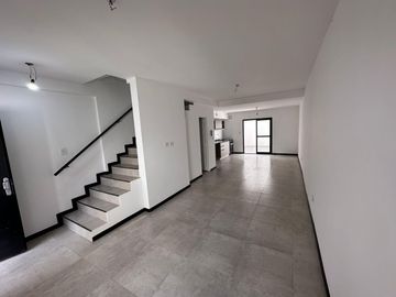 duplex de 3 ambientes con cochera y patio en Lomas de Zamora